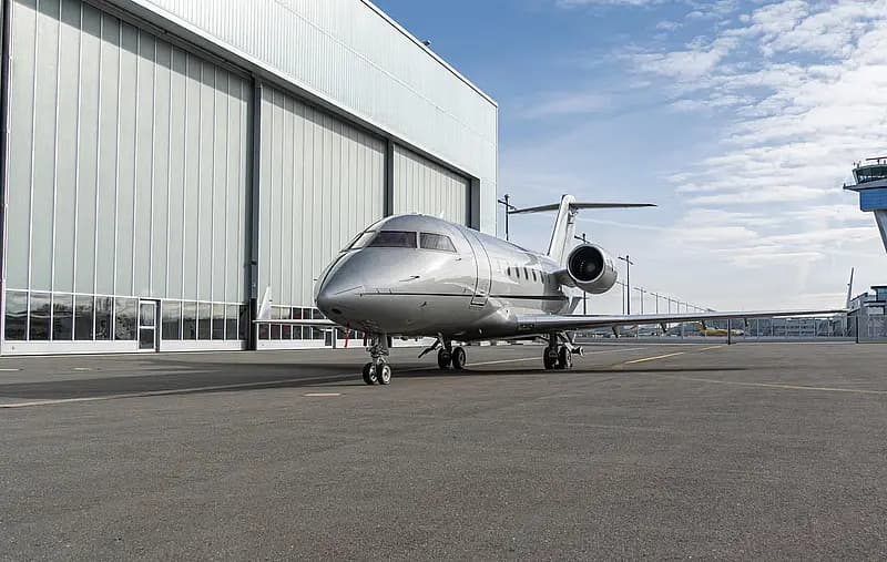 Challenger 604 Air Ambulance — 1